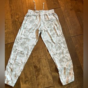 Pink Rose camo joggers